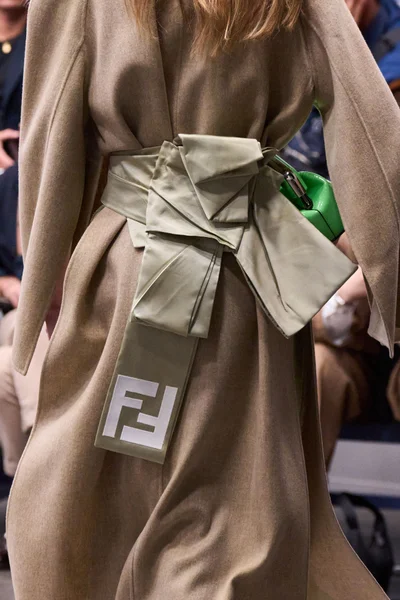 Look 24